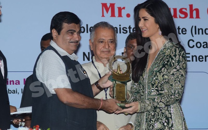 Katrina receives Smita Patil Memorial Award!