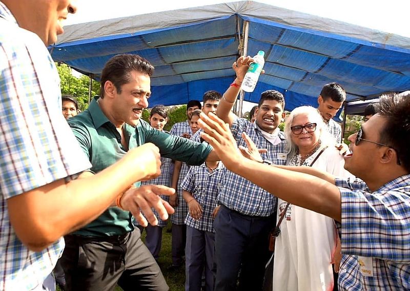 Salman Khan Channels His Inner Child As He Dances With School Kids On The Sets Of Dabangg 3