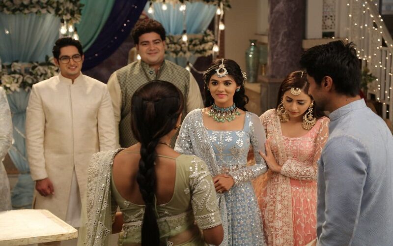 'Yeh Rishta Kya Kehlata Hai' SPOILER ALERT: Abhimanyu Is In Awe Of Akshara's Beauty, Harshvardhan Arrives At The Tilak Ceremony And Leaves Everyone Surprised