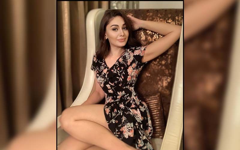 Bigg Boss 13's Shefali Jariwala Has A Favourite Photo Accessory; Find Out What It Is HERE