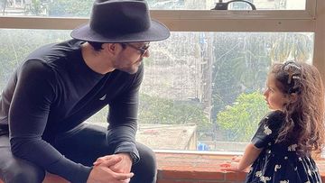 Kunal Kemmu On Daddy Duty Gets Corrected By His Daughter Inaaya Naumi Kemmu; The Video Is Too Adorable To Be Missed
