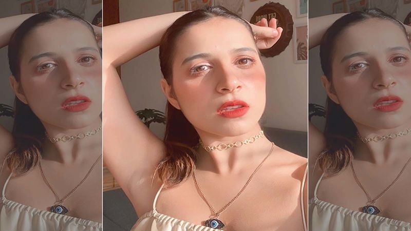 Benafsha Soonawalla Manages To Set Netizens Screen On Fire; Posts Some Sizzling Hot Pictures In A Magenta Lingerie