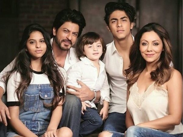 Father's Day 2020: Shah Rukh Khan's Daddy Pictures With Kids Aryan Khan, Suhana Khan And AbRam Are Unmissable