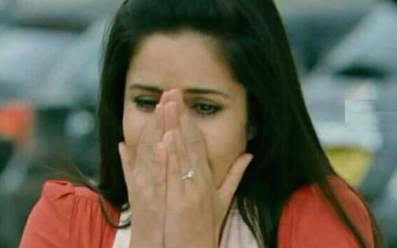 Meme: When you dip your biscuit in chai and it breaks inside the cup