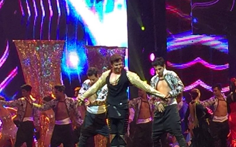 IIFA Fever: Watch Hrithik setting the stage on fire with his dance moves