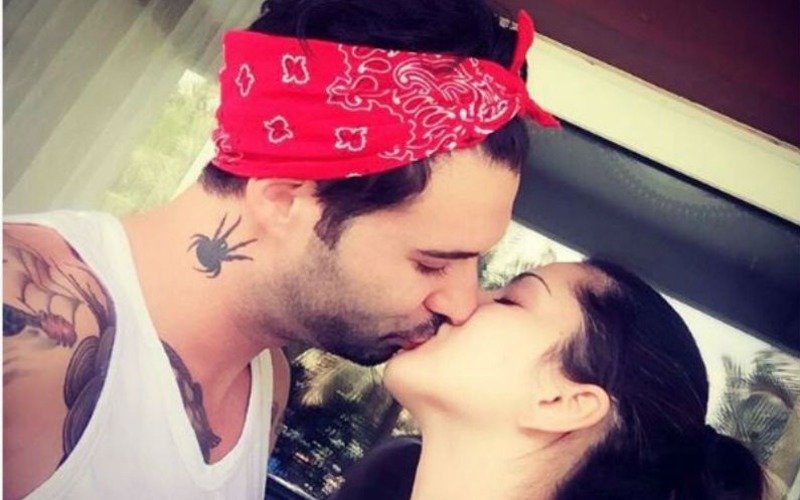 Hot B’Day Present: Sunny Leone shares a steamy kiss with hubby Daniel Weber