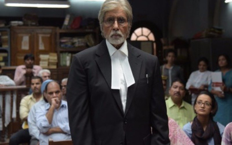 Check out Big B’s lawyer look in PINK