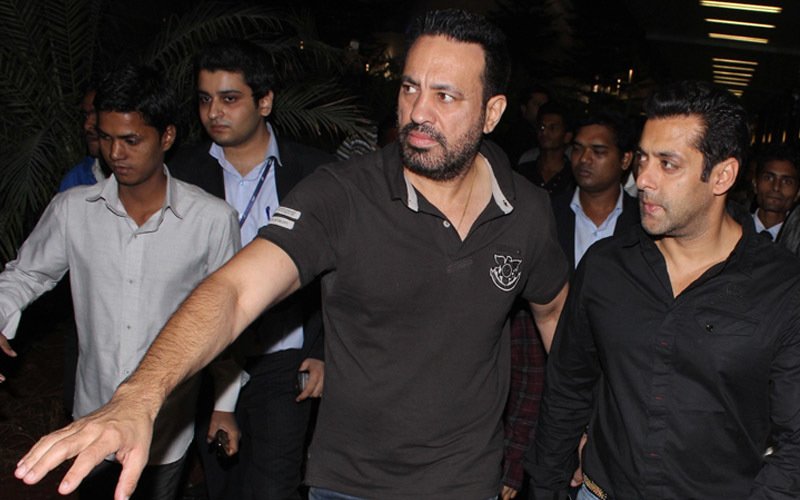 Salman's bodyguards beat up a fan... again! | SpotboyE Full Episode 219