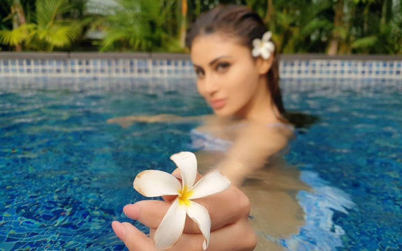 Mouni Roy's Picture Chilling In The Pool Just Made Our Saturday Super Sizzling