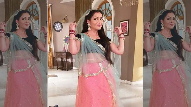 Bhabiji Ghar Par Hain: Angoori Bhabi AKA Shubhangi Atre Shares She Does Several Touch Ups As The Mask Messes Up Makeup