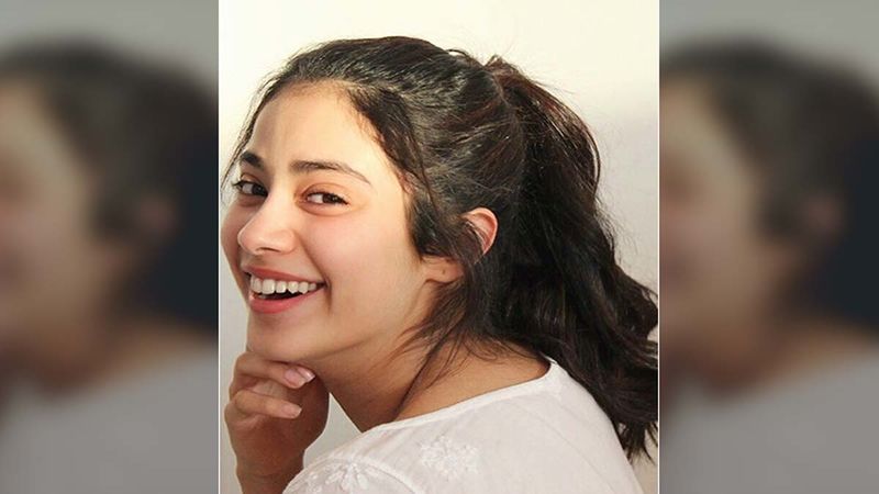 Janhvi Kapoor Meets A Fan From Rajasthan; Netizens Praise Her Humble Gesture Towards Him