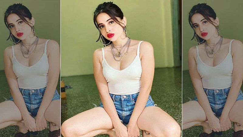 Bigg Boss OTT Fame Urfi Javed Makes Netizens Go Berserk With Her Piping Hot Avtaar; Actress Shares Her Sexy PICS In Red Mini Skirt