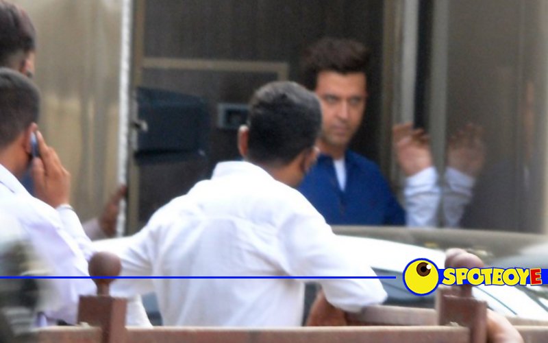 Spotted: Hrithik gets busy with Kaabil