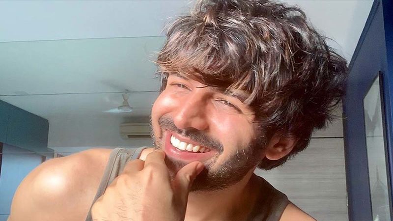 Kartik Aaryan’s Fan Asks His Mother’s Reaction To #AskKartik Session Trending On No. 1, Actor's Reply Is Chucklesome