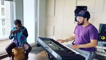Mika Singh Gets A Guy From The Streets To His House; Jams On Mujhe Teri Mohabbat Ka As The Man Beautifully Plays Flute