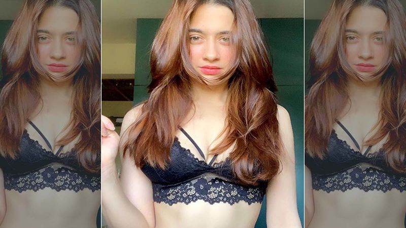 Sanjeeda Shaikh Flaunts Her Well Toned Back In A Sexy Lace Bralette; Black Has Never Looked Hotter