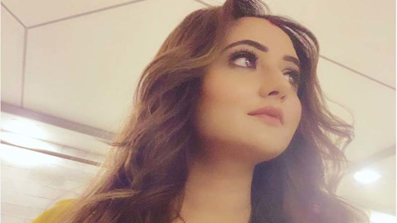 Naagin 4 Diva Rashami Desai Shuts Down A Downright Offensive Troll Without Losing Her Cool