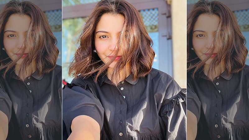 Anushka Sharma Drops A Sun-Kissed Selfie, Fans Comment ‘Uffo Teri Adda’ Praising Her