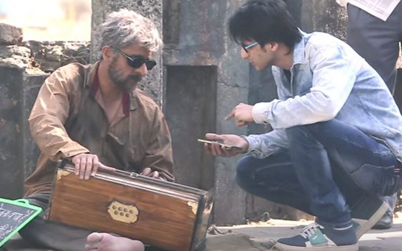 See what happened when Sonu Nigam disguised himself as a beggar and sang on the streets