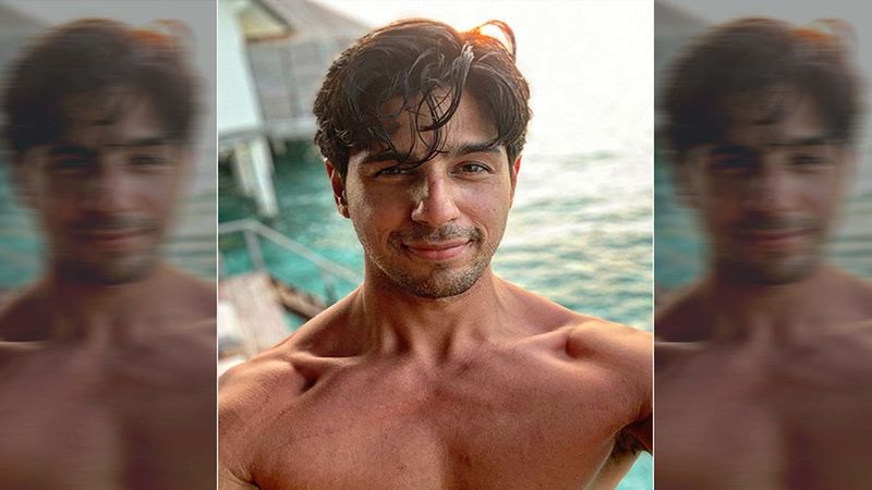 Sidharth Malhotra Drops A Shirtless Thirst Pic On His Insta; Asks His Fans, ‘Can You Sea Me Clearly Now’