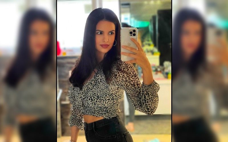 Natasa Stankovic Shares A Mirror Selfie Post Workout; Hardik Pandya’s Ladylove Sweats It Out To Snap Back To Her Pre-Pregnancy Shape