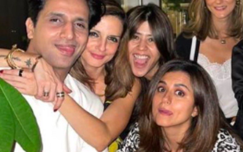 Sussanne Khan Gets Cosy With Rumoured Boyfriend Arslan Goni; Ekta Kapoor, Ridhi Dogra Join In For A Pic On Sofa- See Pics