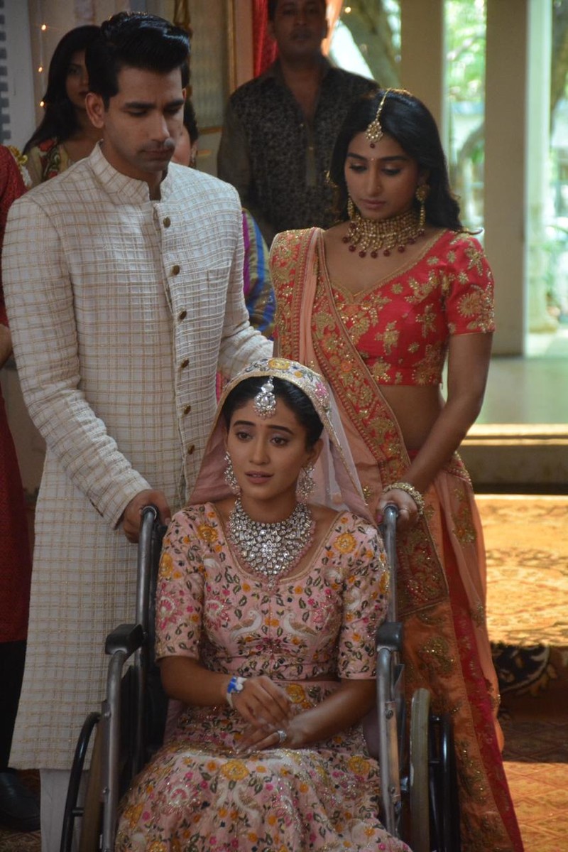 Shivangi Joshi Aka Naira Marries Kartik – Pictures From The Sets Of Yeh