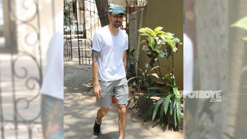 After Quitting Acting, Jaane Tu Ya Jaane Na Star Imran Khan Gets Papped In The City After A Long Time