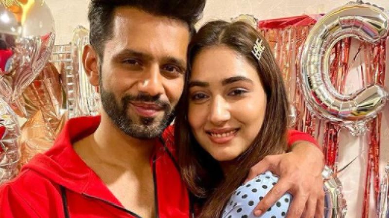 Bigg Boss 14's Rahul Vaidya Steps Out For First Dinner Date With His Ladylove Disha Parmar In 5 Months; Don't Miss His Candid Chatter With The Paps