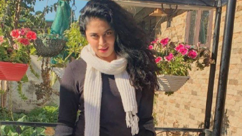 Bigg Boss 14: Kavita Kaushik Hits Back At A Netizen Who Says She Lost His Respect; Takes A Dig At Contestants Penning 'Tel Lene Jaaye Aisi Respect'