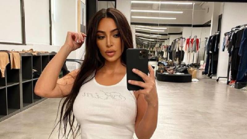 Kim Kardashian Sees A Ray Of Hope On Her Mobile In Midst Of Bad Press Around Her Degrading Relationship With Husband Kanye West?