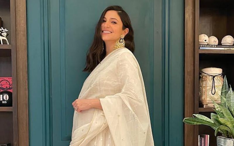 Heavily Pregnant Anushka Sharma Poses With Her Crew Decked Up In PPE Kits And Masks; Actress' Hairstylist Gets 'General Hospital' Feels - PIC
