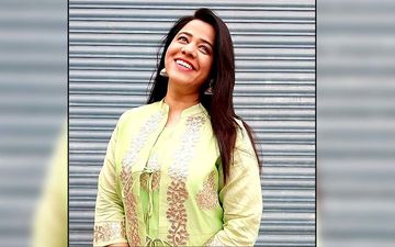 Anita Date Kelakar Tries Her Hand At Cartwheels And Power Yoga