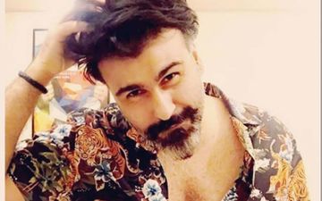 Aarya Babbar Pens Down Poem 'Waqt' For Year 2020