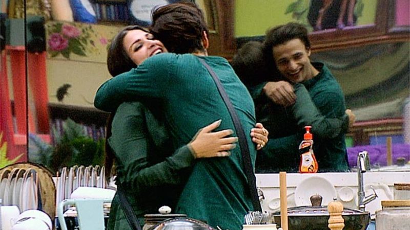 Bigg Boss 13 Poll: Fans Say Himanshi Khurana Should Confess Her Love For Asim Riaz After Re-Entering The House