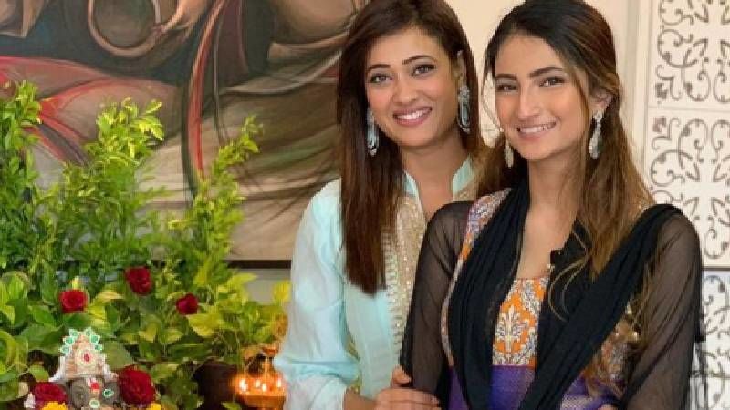 Shweta Tiwari Releases A Video Talking About Suffering From Domestic Violence; Advises Daughter Palak To Fight Her Own Battles - WATCH