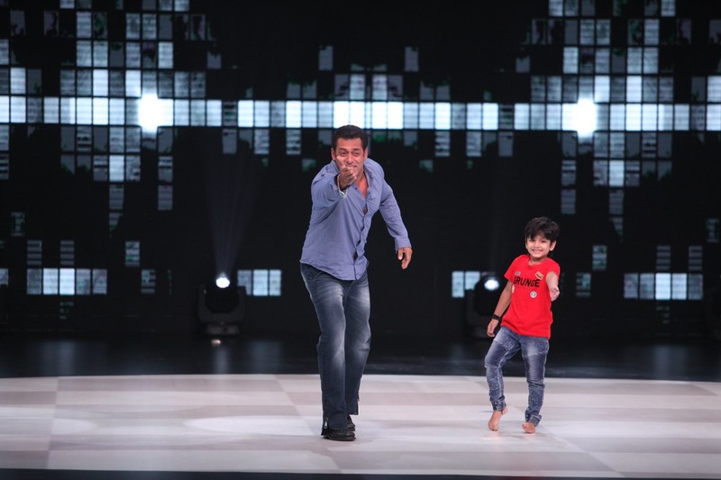 Aalok Shaw Dancing With Salman Khan