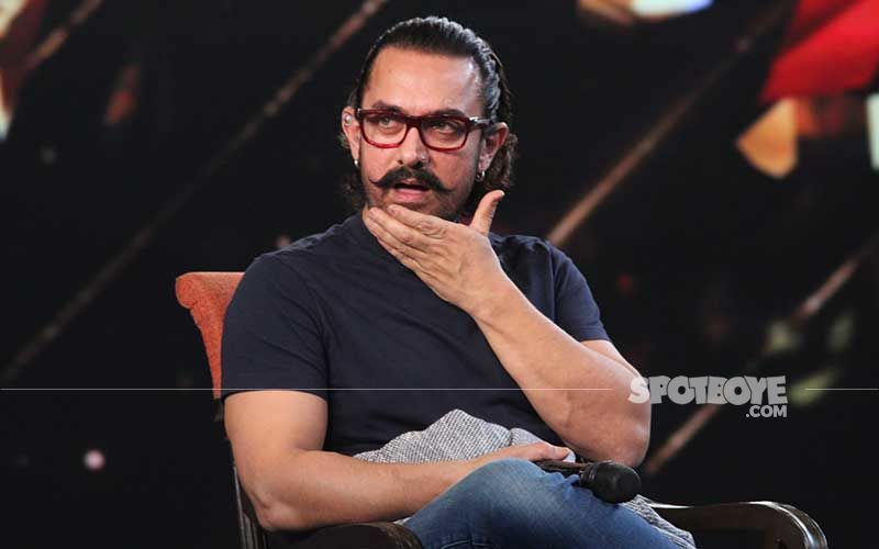 Here's An Interesting Video Of Aamir Khan From Qayamat Se Qayamat Tak Days; Did You Know Actor Used To Stick Posters On Auto-Rickshwas To Promote His Film? WATCH