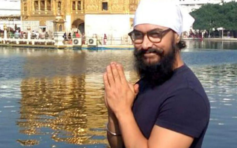 Aamir Khan Visits Golden Temple; Relishes On Prasad And Shows Patience With The Crowd- WATCH VIDEO