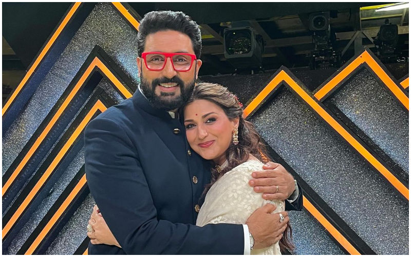 Abhishek Bachchan-Sonali Bendre Feast On Yummy Pakodas On The Sets Of India’s Got Talent! Their Camaraderie Has Left The Internet ROLF-ing-WATCH