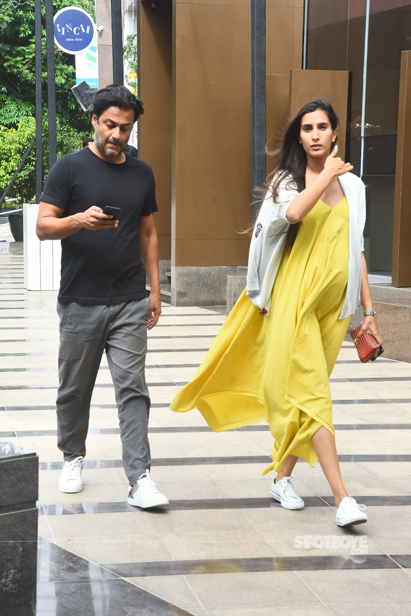 Abhishek Kapoor And His Lovely Wife Pragya Yadav Out For A Lunch Date
