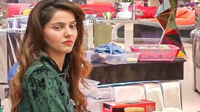 Bigg Boss 14 Winner Gets Tagged As 'Arrogant' And 'Attitude Wali' As She Is Papped Outside The Airport; Netizens Say 'Ghamad Toh Dekho'