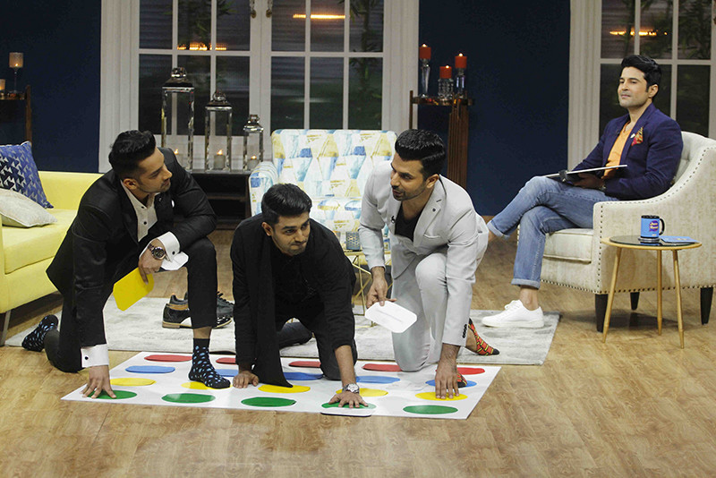 Akshay Mhatre With Karan Vohra And Manit Joura Enjoying A Game Of Twisters On The Sets Of Juzzbaat