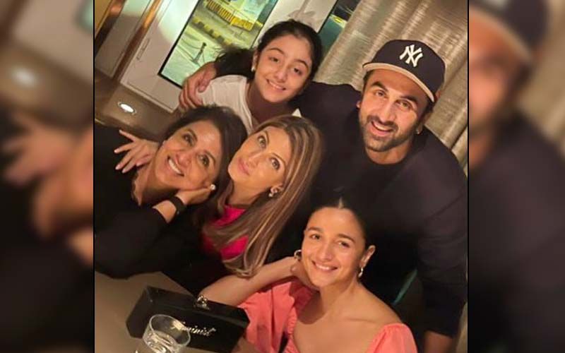Neetu Kapoor Shares A Picture Perfect Family Moment With Ranbir Kapoor, Alia Bhatt, Riddhima Kapoor Sahni And Samara; Calls Them 'My World'