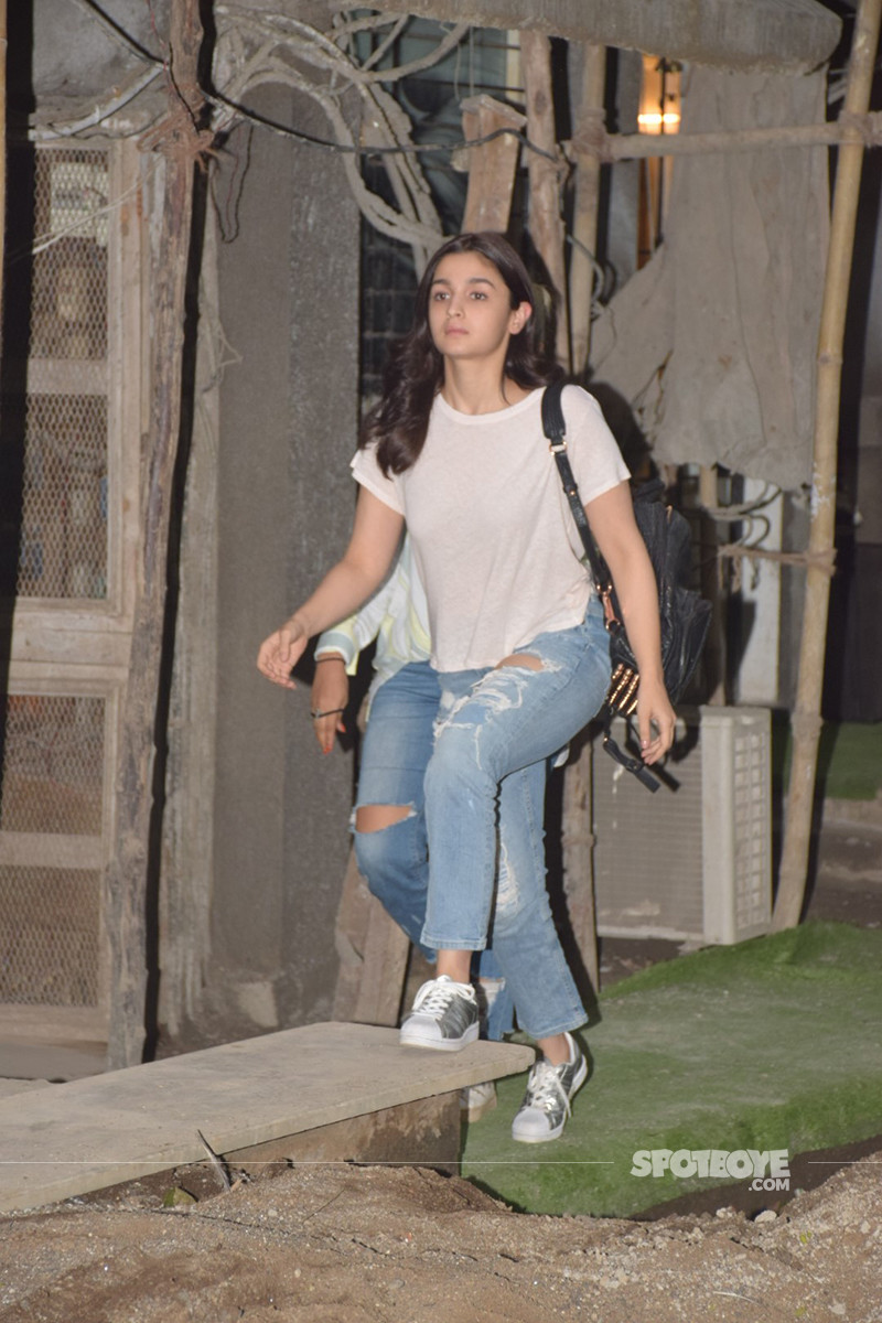 Alia Bhatt At Kromakay Salon In Juhu