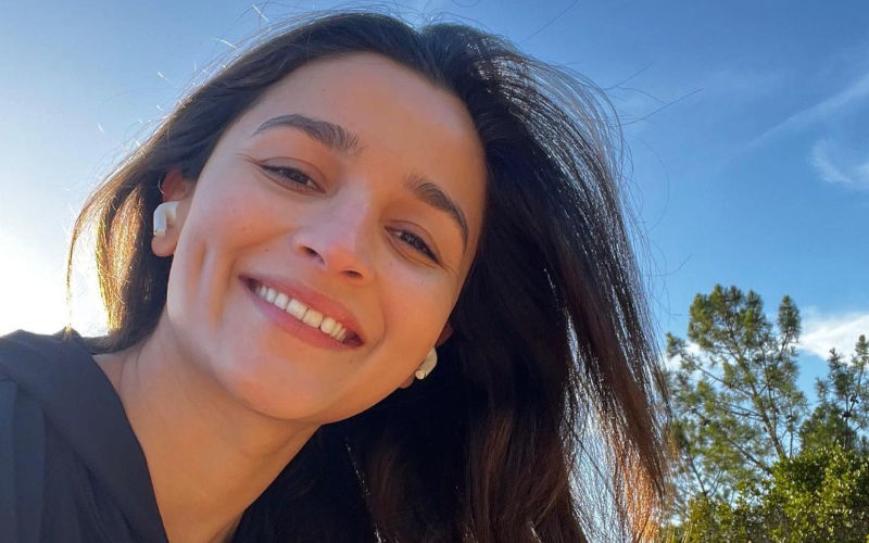 Preggers Alia Bhatt Flaunts Her Pregnancy Glow As She Shares Her ‘Me Time’ Pictures From Portugal; Fans Say, 'Glowing Mommy'