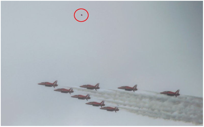 Aliens Make An Appearance For King Charles' Coronation? 'UFO Caught On Camera' As Red Arrows Fly Above The Historical Event!