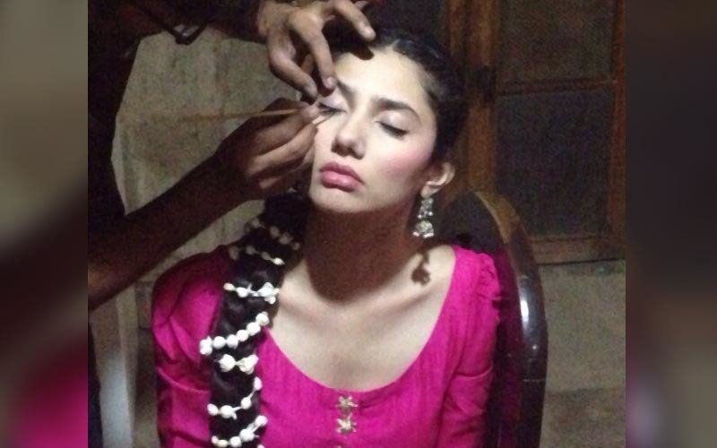 Mahira's First Look From Raees