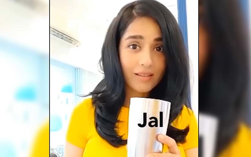 Amrita Rao Recreates Her 'Jal Lijiye' Scene From Vivah With A Twist And Leaves Fans In Splits; Husband Anmol Calls Her 'Naughty' - WATCH