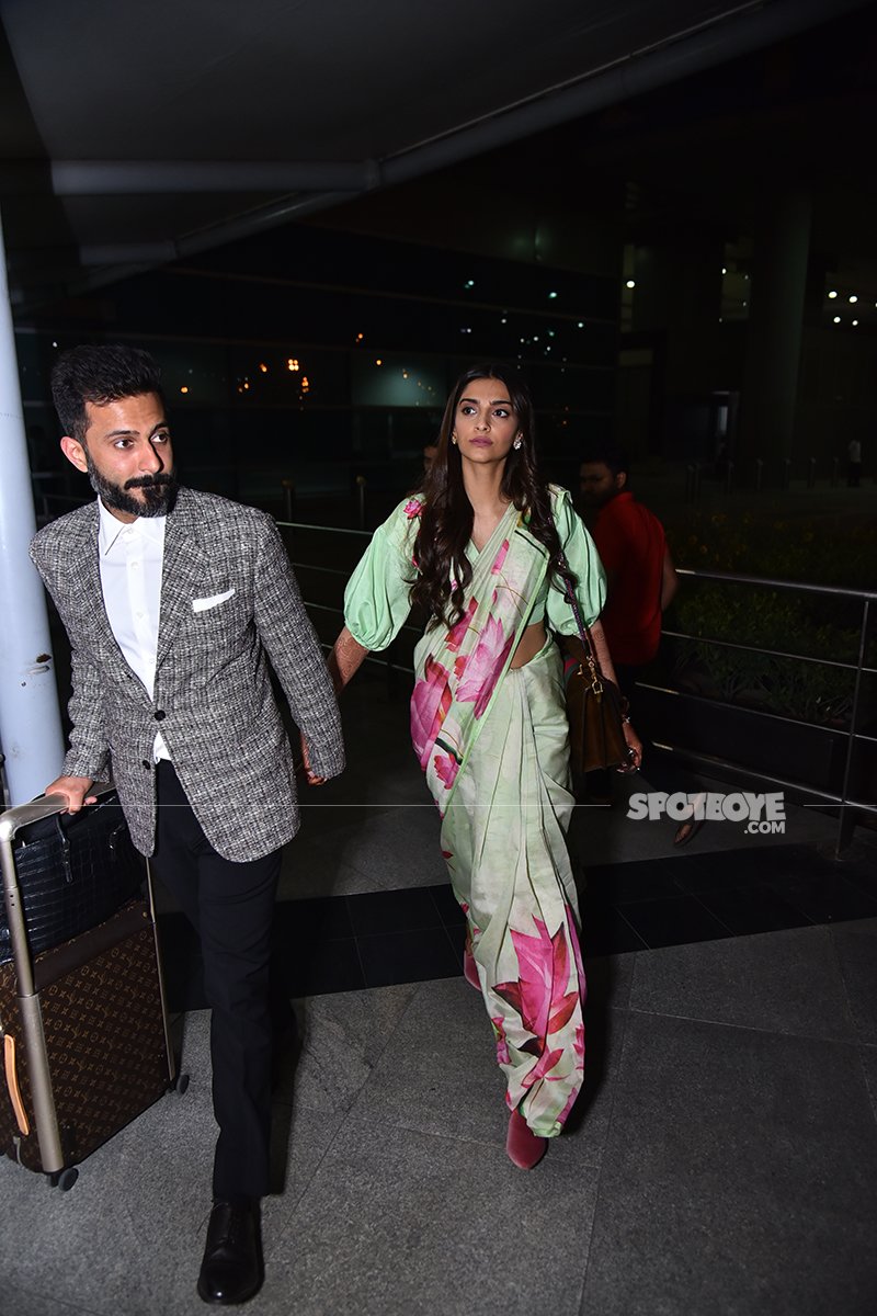 Anand Ahuja Walking Hand In Hand With Sonam Kapoor